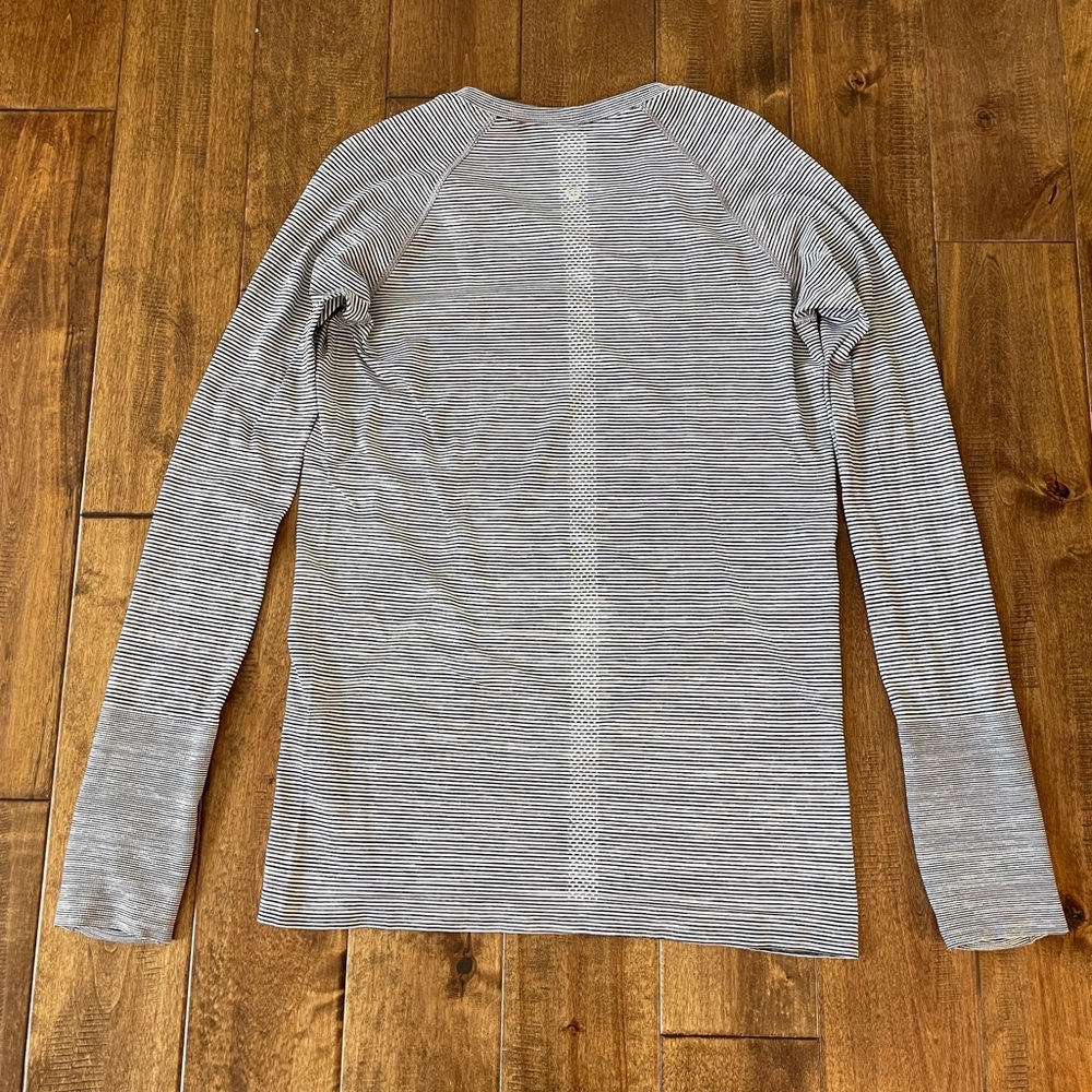 lululemon athletica Long Sleeve Striped Tee in Grey and White